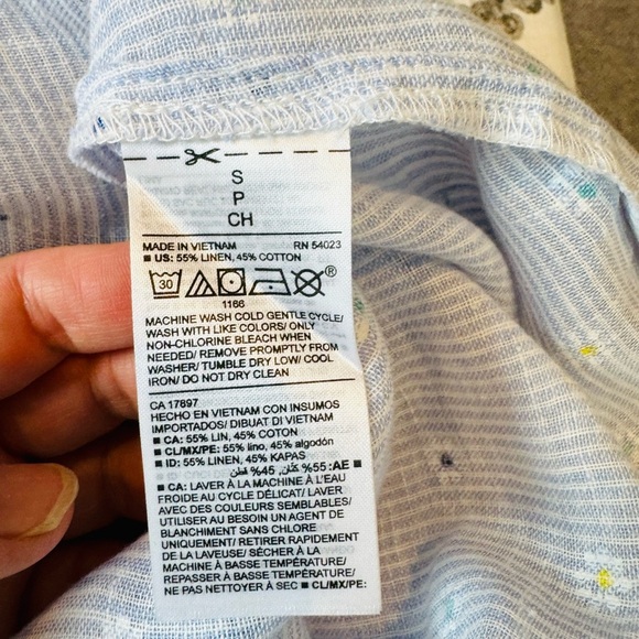 Old Navy | Linen-Cotton Blue Floral Ruffle Sleeve Top - Picture 8 of 8